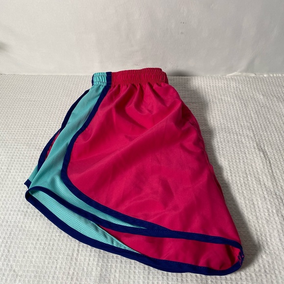 Nike women’s short - Picture 2 of 4